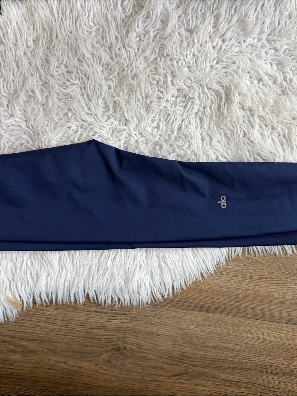 ALO Yoga Navy High‑Rise Leggings with Subtle Logo
